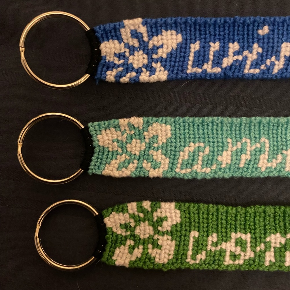Personalized Keychain with Icon and Script - Picture 6 of 7